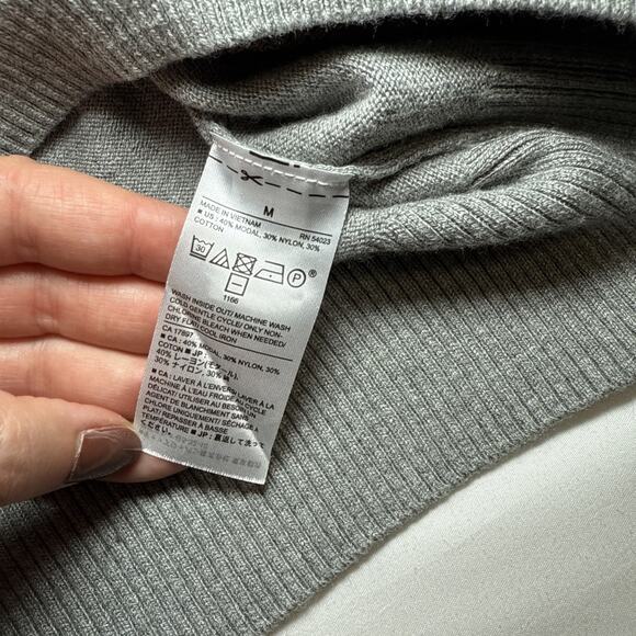 Banana Republic Womens Medium Sweater Gray Long Sleeve Modal Blend V Neck EUC - Picture 7 of 12